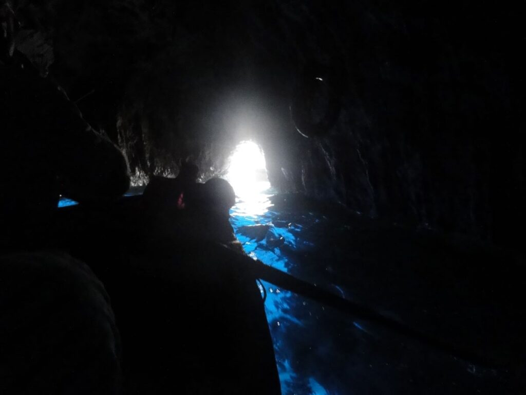 洞窟の中