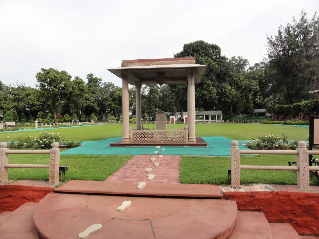 ガンディーの足跡と記念碑