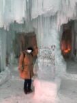 極寒の氷瀑祭りで記念撮影