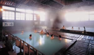 酸ヶ湯温泉提供のヒバ千人風呂