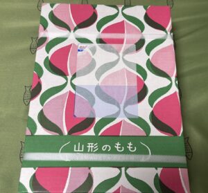 山形県の桃が宅急便で届きました