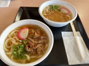 肉うどんときつねうどん