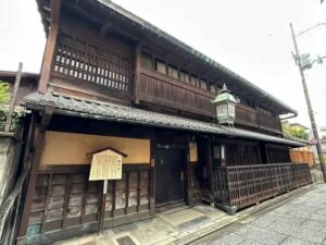 輪違屋