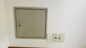配電盤の蓋
